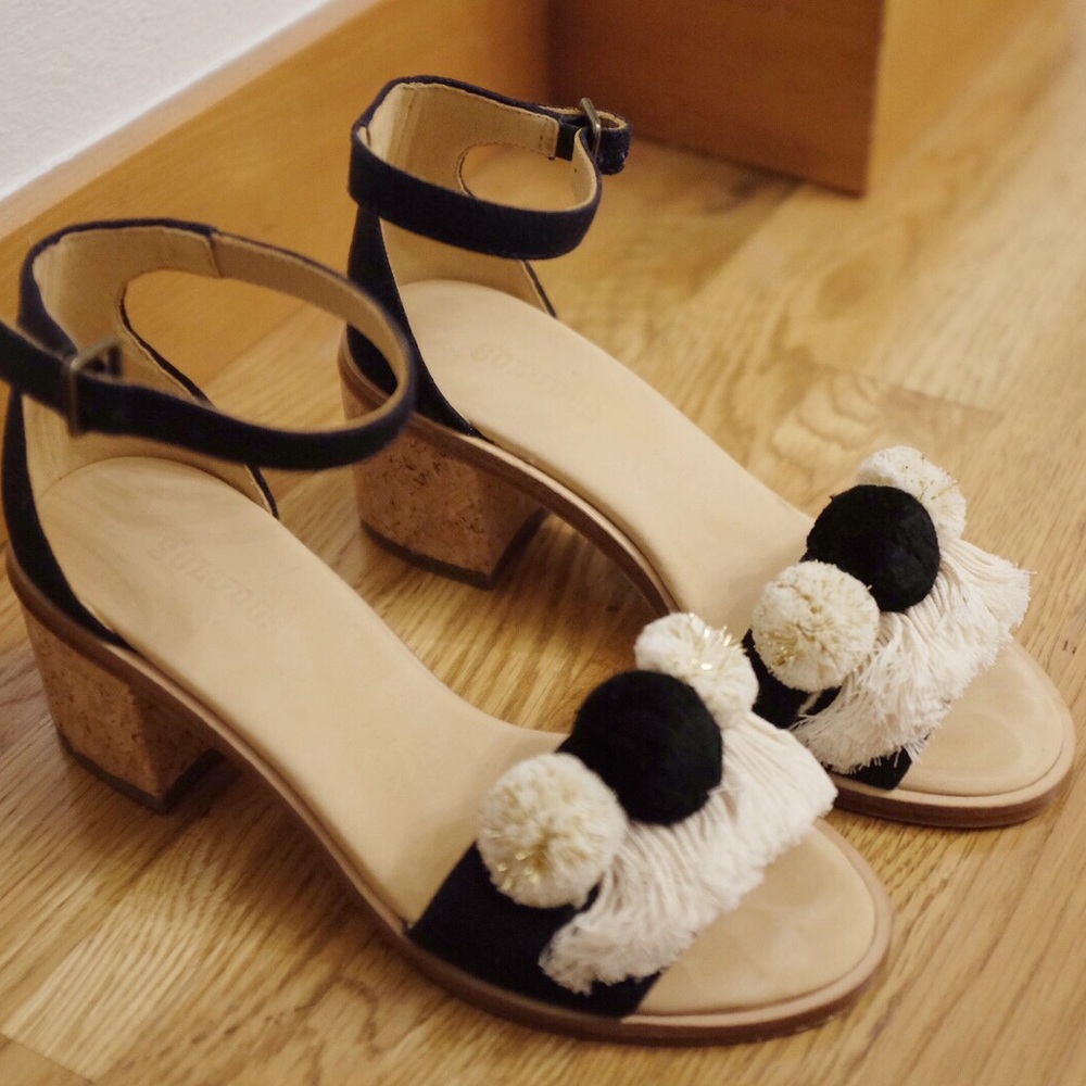 Soludos Womens Capri Pom Pom Sandals